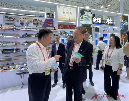 1776305758216890.jpg 640.jpg