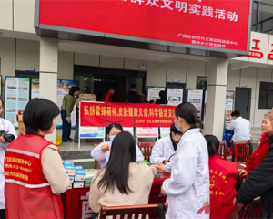 上饶市广信区尊桥乡:“志愿红”点亮学雷锋日，五大服务送到群众心坎上