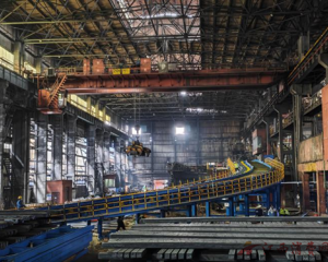 方大特钢轧钢厂棒材线钢坯直装项目正式投运