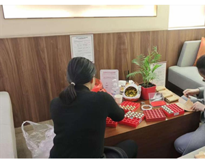 柜台前移暖新春 硬币堆里见初心——招行象湖支行以极致服务诠释“极专致信 极力致诚”