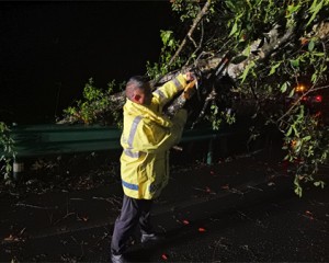 雨夜逆行保畅通——江西上饶三清山公路中心开展暴雨抢险保畅工作