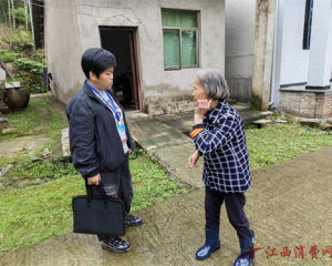 上饶市信州区秦峰镇：人大代表积极开展“走村不漏户、户户见干部”行动