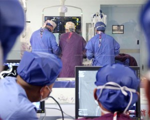 南昌市人民医院经开院区医疗团队成功封堵“鸽子蛋”级巨大颈内动脉瘤