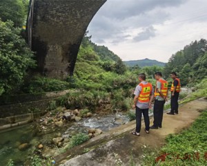 筑牢汛期公路安全防线 守护群众出行平安路——江西上饶三清山公路中心全面开展汛期道路安全隐患排查整治工作