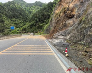 雨季守护不打烊!江西上饶广信公路中心快速处置G237山体滑坡险情